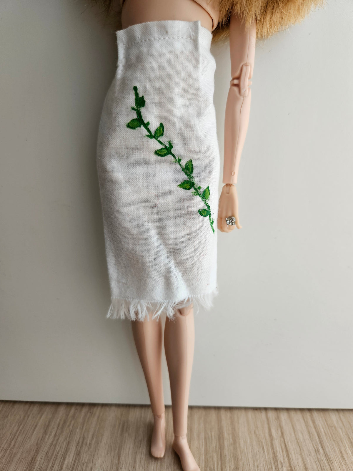 White Frayed-Hem Pencil Skirt for Dolls