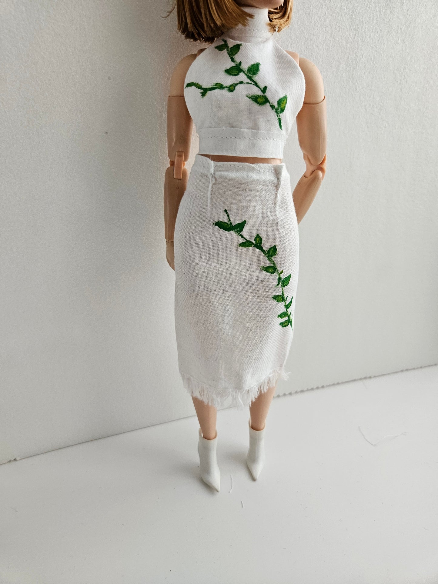 Curvy White Skirt Set